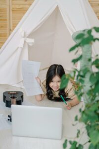 callscroll online - ilustrasi berita CallScroll online: Klaim Mengubah Pengalaman Daring, Fitur Utama Hanya di Paket…