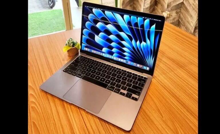 macbook air - ilustrasi berita MacBook Air Makin Mahal: M1 Baru Rp8 Jutaan, Bekas Rp6 Jutaan — Masih Layak Dibeli?