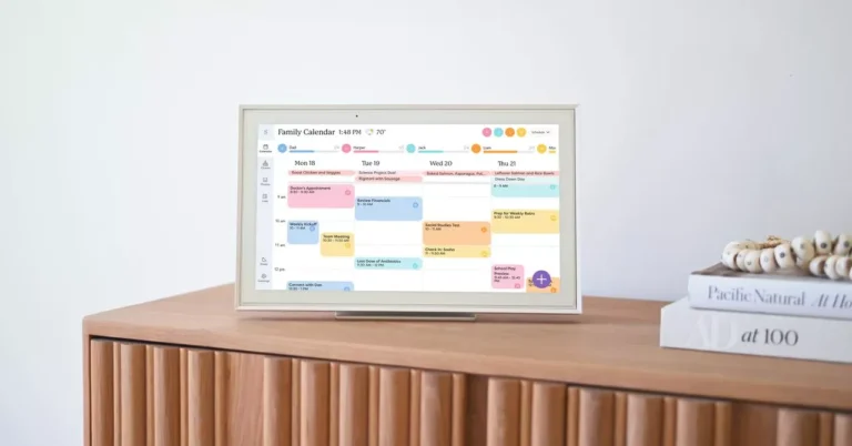 skylight touchscreen - ilustrasi berita Skylight Touchscreen Jadi Kalender Digital yang Menyatukan Seluruh Keluarga