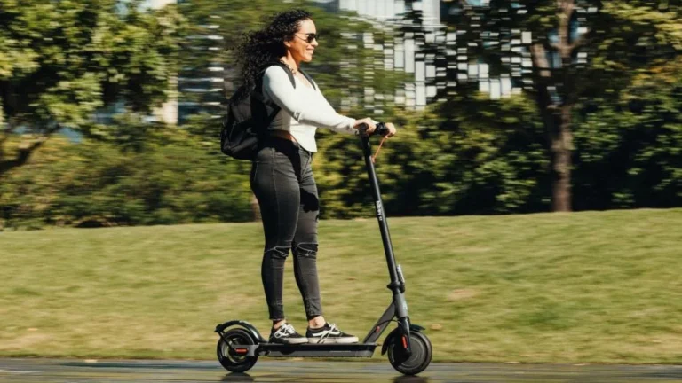 e-scooter dubai - ilustrasi berita Panduan e-scooter Dubai 2026: Izin, Aturan, Batas Kecepatan, dan Area Berkendara