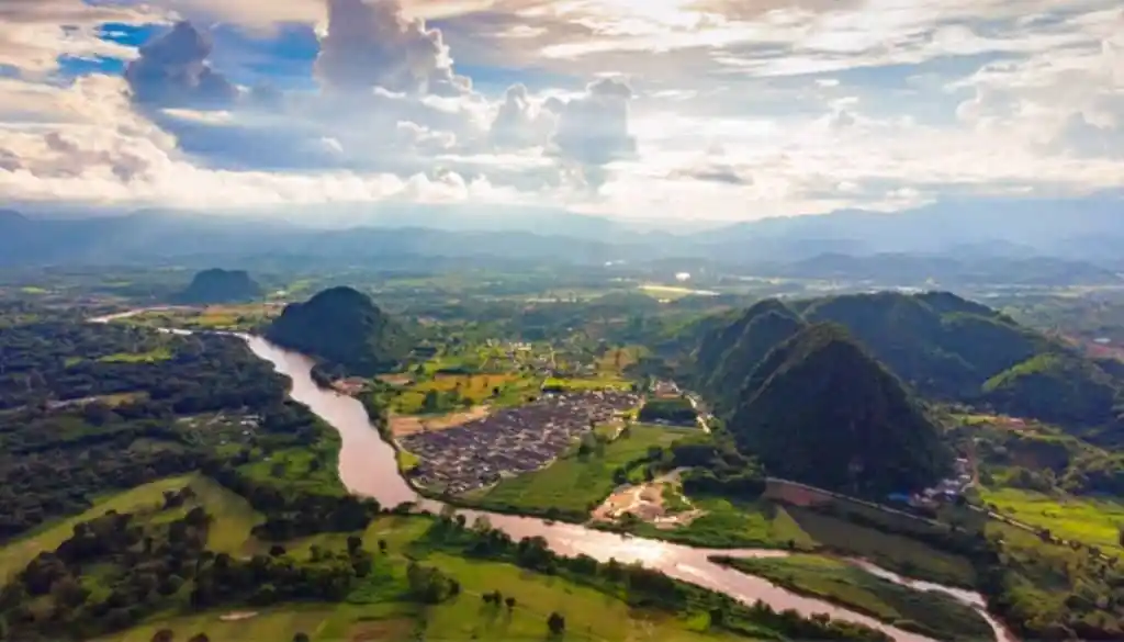 chiang mai to chiang Chiang Mai to Chiang Rai: Pilih Bus, Van, atau Mobil… chiang mai to chiang - ilustrasi berita Chiang Mai to Chiang Rai: Pilih Bus, Van, atau Mobil untuk Perjalanan 190 km